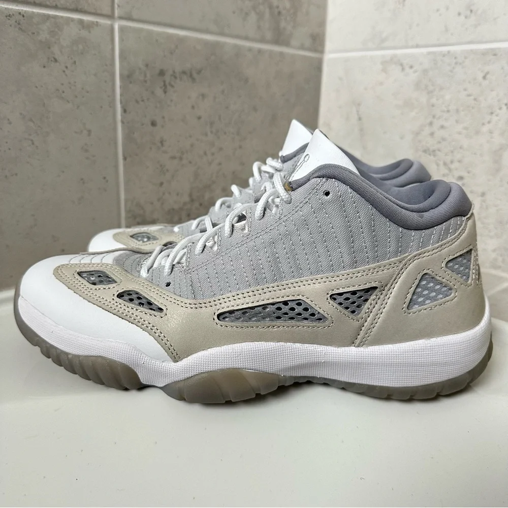 Nike Air Jordan XI 11 Low IE Size 11 Men